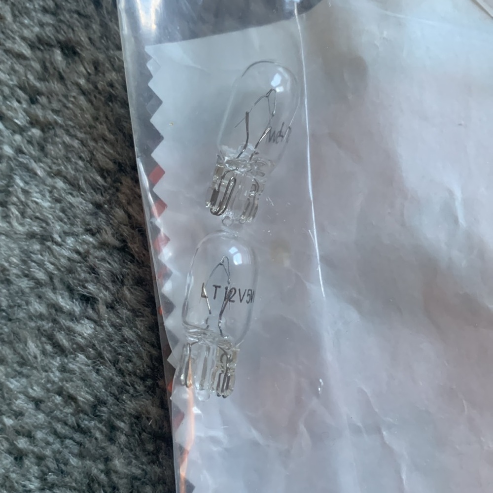 Assorted light bulbs - Picture 12 of 15